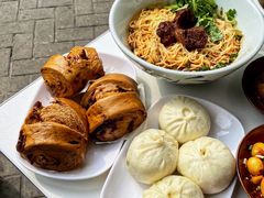 -李与白包子铺(桐梓林店)