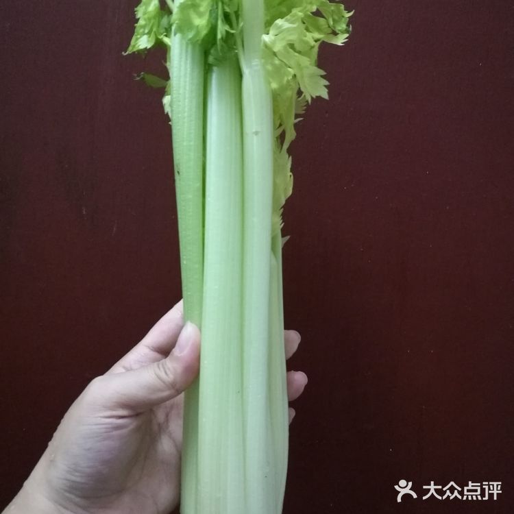 十里飘香生鲜爽脆的西芹炒肉