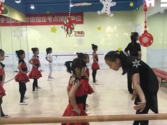 -炫艺舞蹈培训中心(枫尚奥特莱斯店)