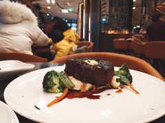 碳烤菲力牛排配土豆泥及红酒汁-WOLFGANG PUCK KITCHEN & BAR(迪士尼小镇店)