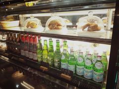 面包甜点陈列柜-HELLO 27 意面·沙拉·帕尼尼