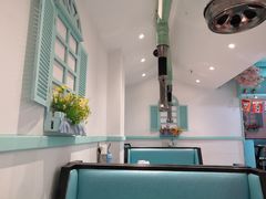 卡座-烤路里·韩国品质自助烤肉(石路天虹4号店)