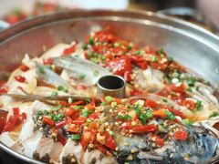 -鱼鲜饭香·招牌汽锅剁椒鱼头王