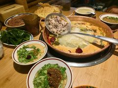 -洱火云南酸菜牛肉火锅(石景山当代商城店)