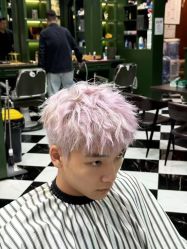 -查尔曼男士理发馆