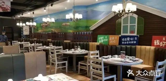 闫府私房菜·百年鲁菜(恒隆店)大堂图片