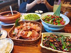 -老滇山寨•云南特色菜•地方菜•民族风情歌舞表演(金碧店)