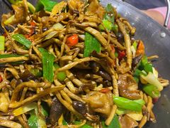 干锅肥肠茶树菇-大眼锅贴水饺(河东店)