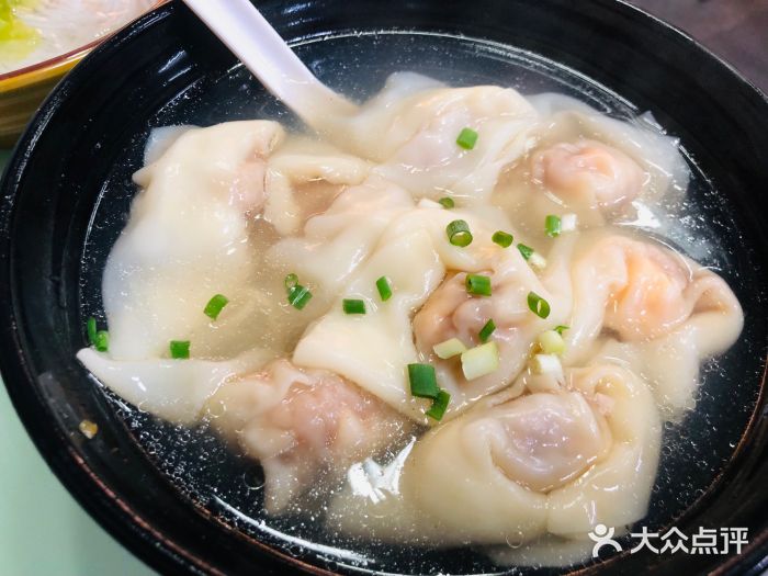 食惠里小笼包面馆(越秀店)咸蛋黄馄饨图片