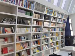 -钟书阁(松江泰晤士小镇店)