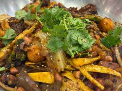 -愉肴麻辣香锅(中山路店)