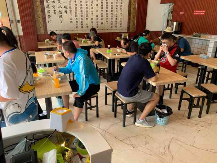 胖掌柜鲜汤牛肉米线(昆明总店)