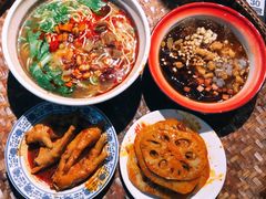 -爆炸头阿姨小四川正宗川味小吃(无任何分店)