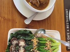 -Chom Cafe and Restaurant