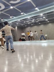 -单色舞蹈