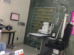 -诺柯视眼镜-蔡司依视路官方工厂店(淞南一店)