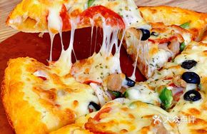 Golden Edge Supreme Pizza