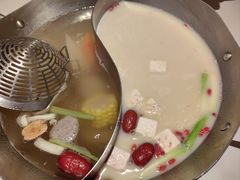 胡椒汤鸳鸯锅-左庭右院鲜牛肉火锅(金山万达店)