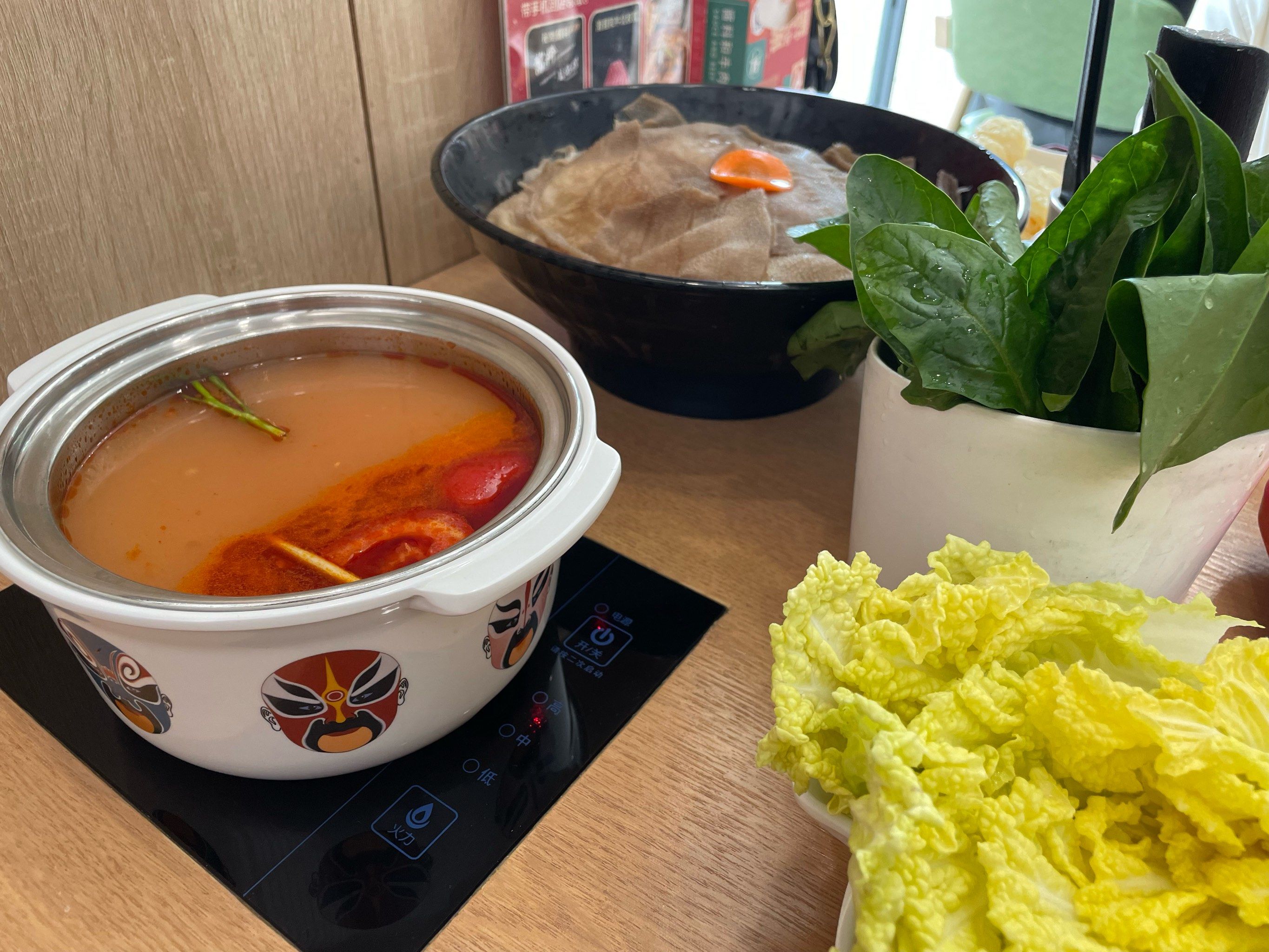 小火锅一人一锅比较卫生,环境很好