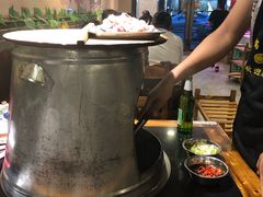 -地锅公社·现炒地锅鸡·地锅鱼·夜宵(罗锦路店)