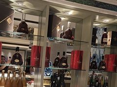 -浅深(世茂滨江精品店)