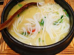 蒙自过桥米线-麦麦山云南菜(复地活力城店)