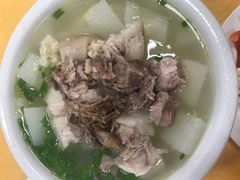 萝卜炖肘子-荣生萝卜汤饭店