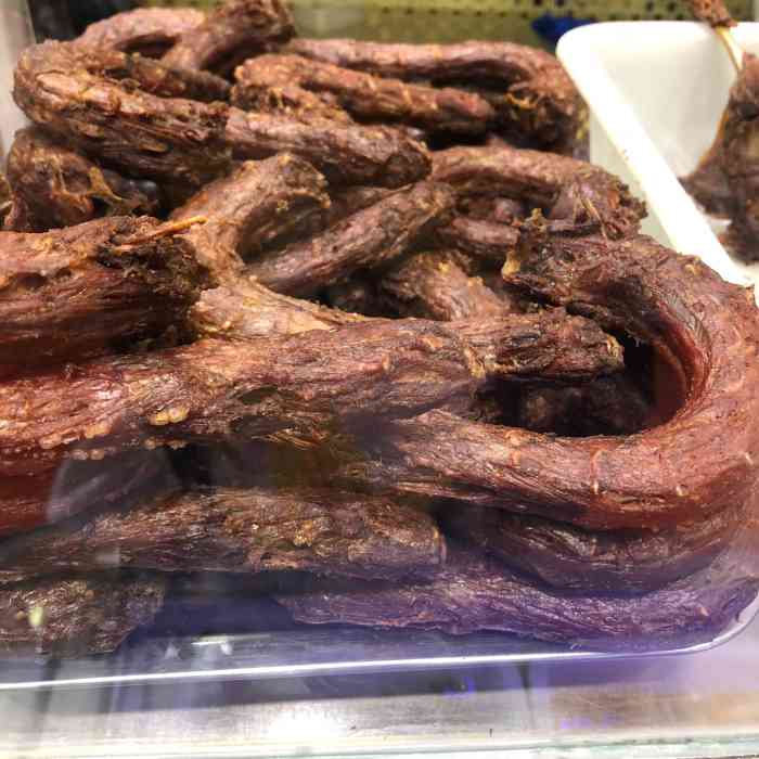 钱商茉莉香鸭颈王(新阳路店)-"「风干鸭脖子」油滋滋的很香噢,他家
