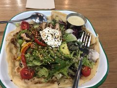 照烧鸡肉配牛油果拉法沙拉-HELLO 27 意面·沙拉·帕尼尼