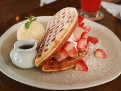 草莓松饼-ROAST coffee & eatery