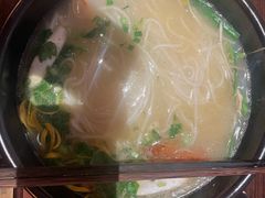 -银米·云南传统过桥米线(双廊黑金冠店)