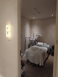 -洛伊科技抗衰护肤中心