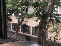 -穹六人间 people 6(岳阳路店)