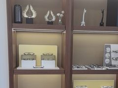 -三目眼镜·蔡司视觉合作店(青浦宝龙店)