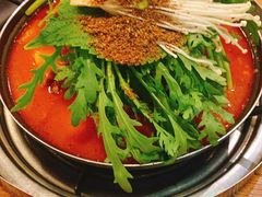土豆排骨火锅-喇喇排骨火锅·传统韩式脊骨汤(望京西园总店)