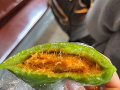 咸蛋黄肉松青团-沈大成(城隍庙店)