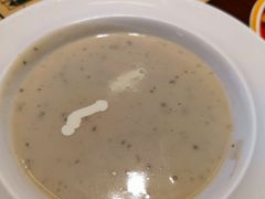 奶油蘑菇汤-马迭尔德式西餐精酿啤酒屋(中央大街店)