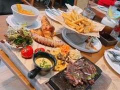 -Mark&Mars Restaurant