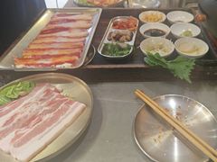 -围炉肉舍•炭烤活鳗•丹东海鲜烤肉(步行街店)