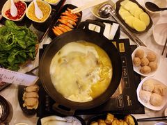 -鲜入围煮花胶鸡海鲜火锅