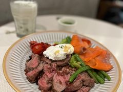 煎牛肉配蚕豆芦笋龙蒿酱色拉-BAKER&SPICE(环贸店)