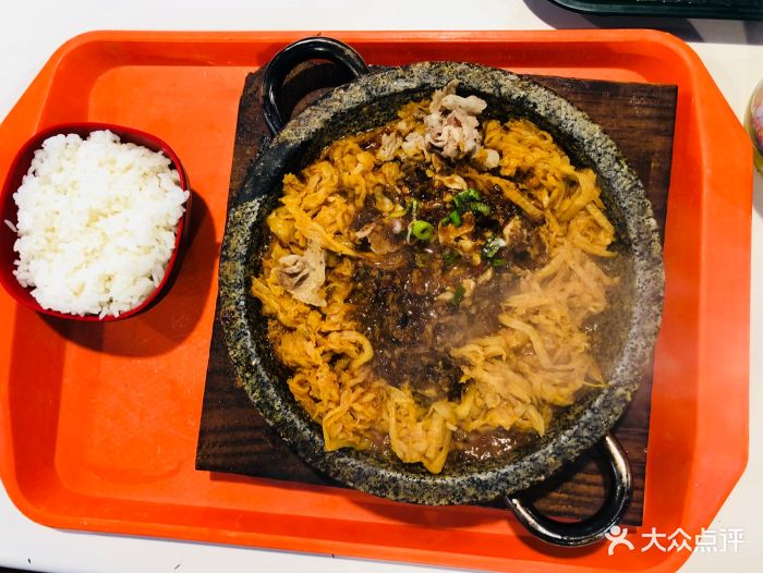 东软信息学院二期食堂铁板酸菜五花肉图片 - 第1张