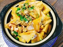 海鲜杏鲍菇砂锅-1910老鲁味海鲜·戳子肉·青岛菜(金沙滩店)