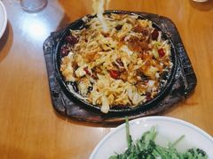 -鹤乡东北菜(崮山路店)