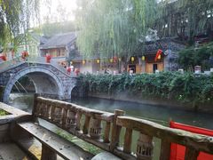 -雪山彩虹谷景区