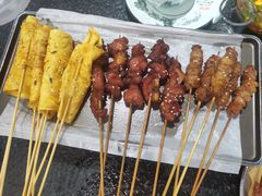-何妹湿辣牛肉·粤式烧烤砂煲(桂雅路店)