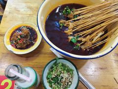 -拈签一笑黄牛肉辣卤串串