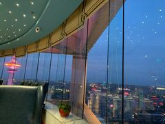 -云顶旋转自助景观餐厅