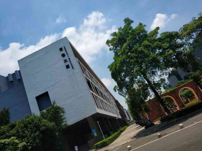 华侨大学厦门工学院-"我们不能说每个老师都很称职,但大部分还是.