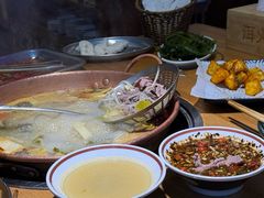 -洱火云南酸菜牛肉火锅(石景山当代商城店)